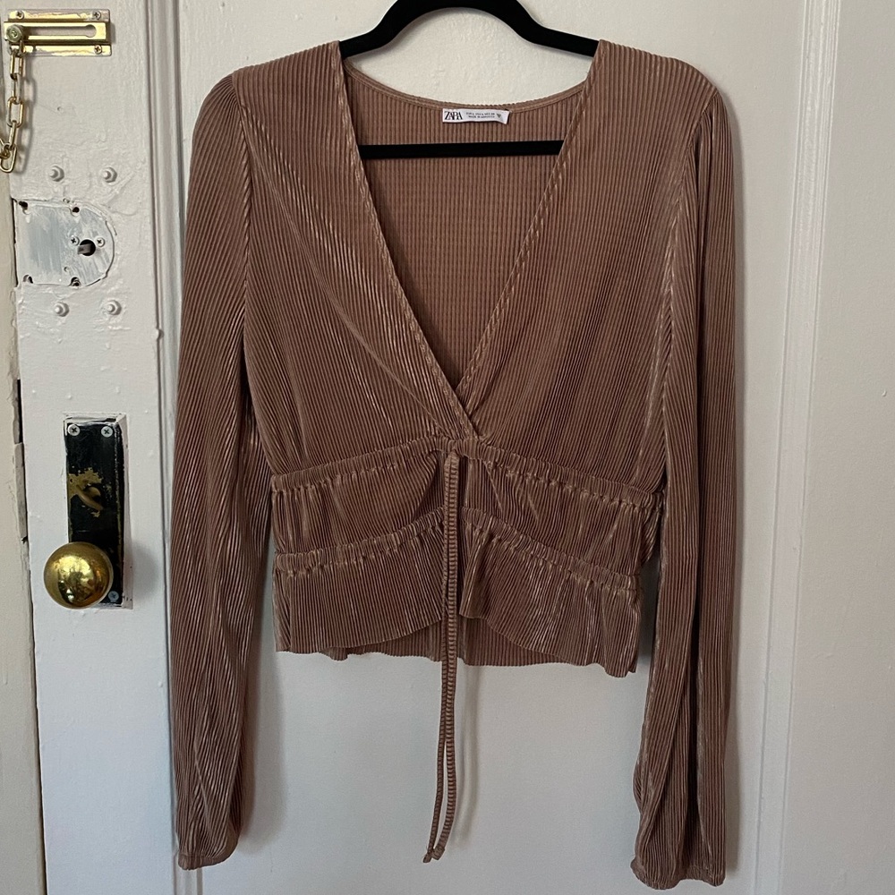 RIBBED V NECK TOP